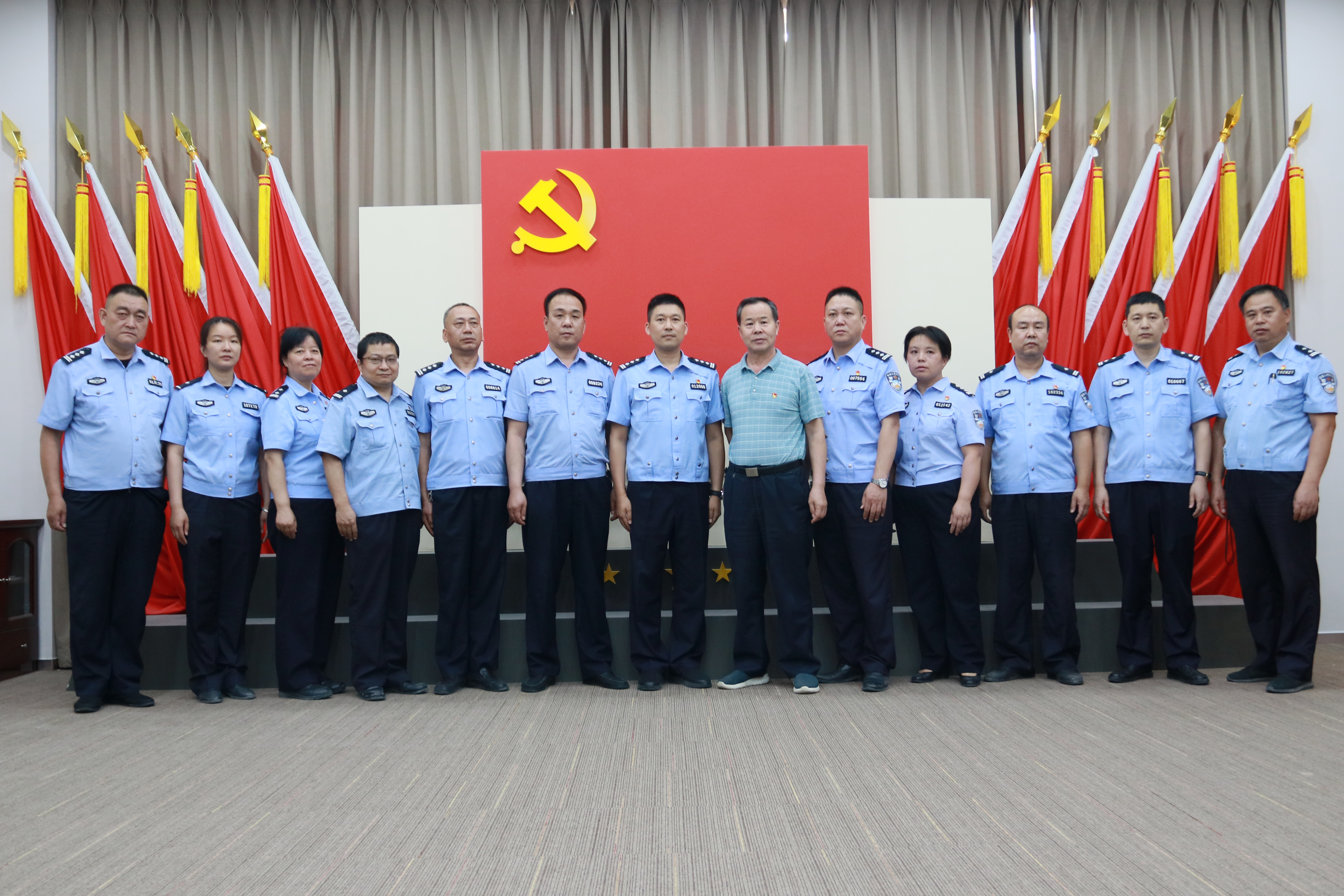 新蒲建設(shè)集團(tuán)黨支部與汝河路派出所黨支部“學(xué)黨史、知黨恩、跟黨走”主題警企黨建聯(lián)建共建活動(dòng)